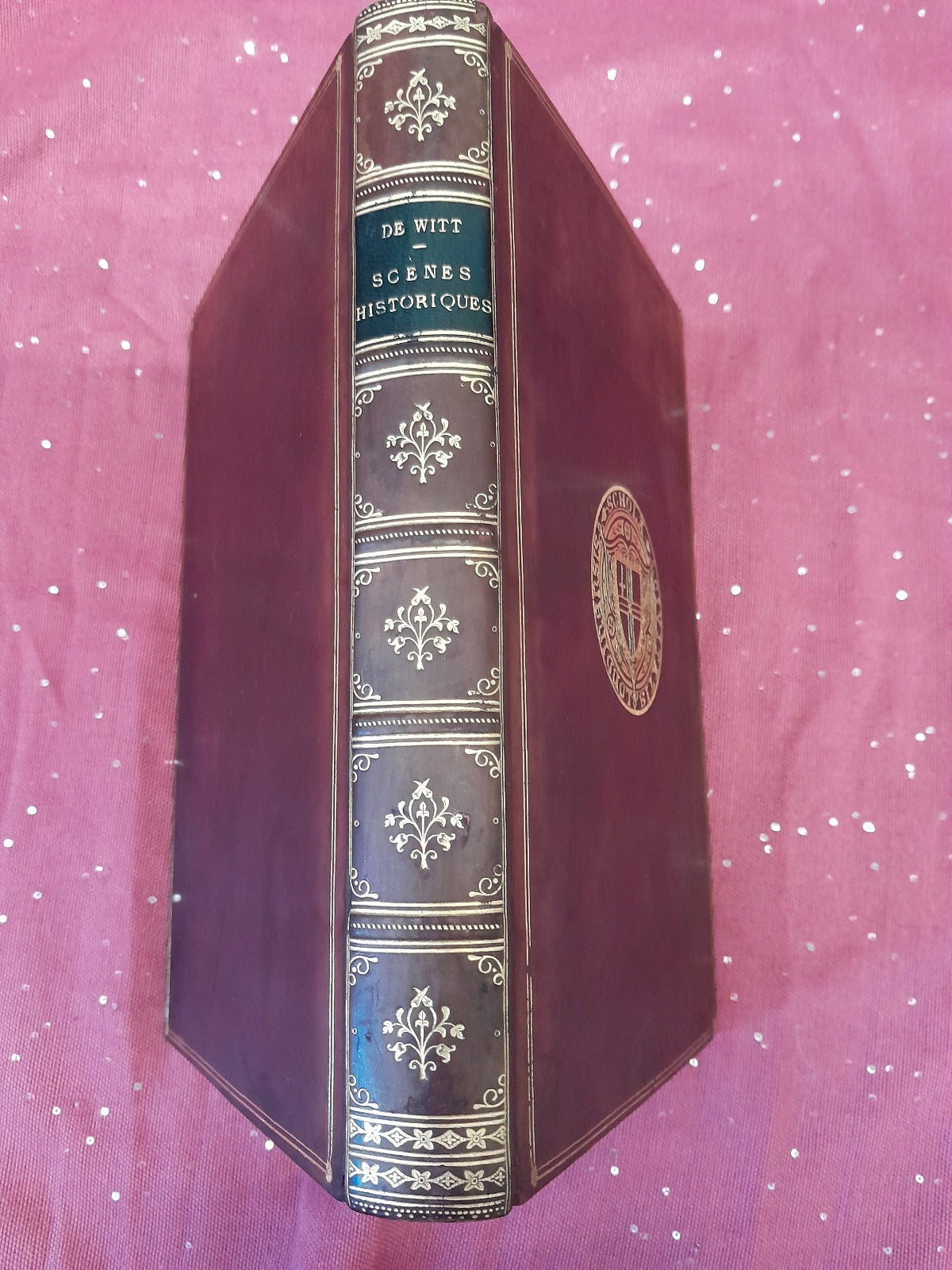 Antiquarian_Mme_De_Witt